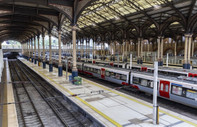 İngiltere'de tren sürücülerinin yeniden greve gitmesi ulaşımı felç etti