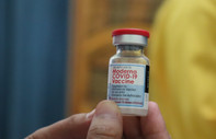 İngiltere, Omicron varyantına karşı geliştirilen aşıya onay veren ilk ülke oldu