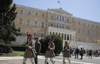 Yunanistan Parlamentosu ışıklandırmayı sınırlandırıyor
