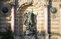 Fransa'da 'Büyük Melek Mikail' heykeli laikliğe aykırı olduğu gerekçesiyle kaldırılacak