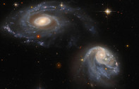 Hubble etkileşim halindeki iki galaksiyi görüntüledi