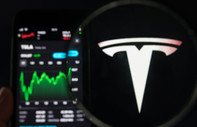 Tesla hisseleri geçen yıl Kasım’da ulaştığı rekor seviyenin yüzde 50 altına düştü