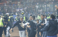 Endonezya'daki futbol faciası soruşturulsun talebiyle gösteri düzenlendi