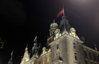 Hollanda'da belediye binasına, Türkiye'ye destek için Türk bayrağı asıldı