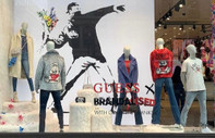 Banksy'den Guess mağazasına: Tüm arakçıların dikkatine!