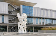 Tony Cragg’in Runner heykeli İstanbul Modern’in yeni müze binasında