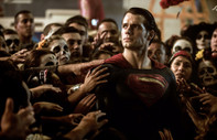 Henry Cavill'dan Süpermen açıklaması: Pelerin takma sıram geçti