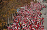 Madrid'de 6 binden fazla kişi Noel Baba kostümüyle koştu