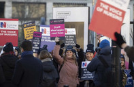 Hükümetle uzlaşamayan İngiliz hemşireleri ikinci kez günlük greve gitti