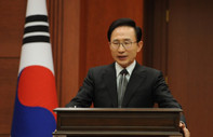 Güney Kore rüşvet almakla suçlanan eski Devlet Başkanı Lee'ye af çıkardı
