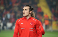 Milli futbolcu Çağlar Söyüncü, deprem fırsatçılarına tepki gösterdi