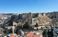 Depremde tarihi Gaziantep Kalesi de hasar gördü