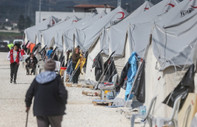 BBC endişeyle yaşayan depremzedelerle konuştu: Üç aile tek çadırda yaşıyoruz