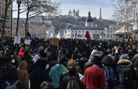 Fransa'da göstericiler 11. kez sokağa iniyor