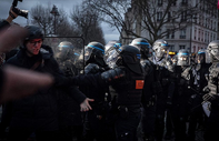 Fransız polisler de emeklilik reformuna karşı sokakta