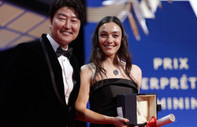 Merve Dizdar Cannes Film Festivali'nde en iyi kadın oyuncu ödülünü aldı