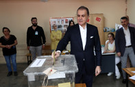 AK Parti Sözcüsü Ömer Çelik, Adana'da oyunu kullandı