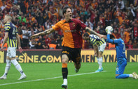 Galatasaray ezeli rakibi Fenerbahçe'yi 3-0 yenerek şampiyonluk turuna çıktı