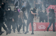 Fransa'da polis protestoları bastırmada yetersiz kalınca zırhlı araçlar devreye girdi
