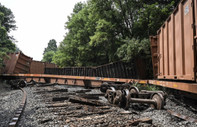 ABD'nin Pensilvanya eyaletinde vagonlarının birinde tehlikeli madde taşıyan tren raydan çıktı
