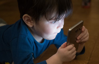 Cep telefonları çocuklarda miyop riskini artırıyor