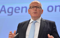 AB Komisyonu Başkan Yardımcısı Timmermans, Hollanda'daki seçimlere katılmak için istifa etti