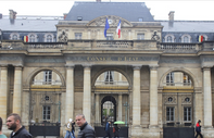 Fransa'da okullardaki abaya yasağı Danıştay'da görüşüldü