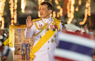 Tayland Kralı, eski Başbakan Şinavatra'nın hapis cezasını 1 yıla indirdi