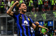 Inter Hakan Çalhanoğlu'nun gol attığı derbide Milan'ı farklı yendi