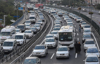 İstanbul'da haftanın ilk gününde trafik yaşanıyor: Yoğunluk yüzde 68'e kadar yükseldi