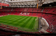 Yarıda kalan Ajax-Feyenoord maçı seyircisiz tamamlanacak