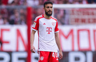 Bayern Münih Filistin paylaşımıyla tepkilerin hedefi olan Mazraoui'ye sahip çıktı