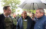 Musk ve Netanyahu 7 Ekim'de saldırıya uğrayan Kfar Aza'yı ziyaret etti