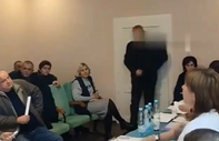 Ukrayna'da bir milletvekili, yerel meclis toplantı sırasında el bombaları patlattı