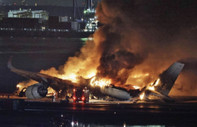 Japonya'da iki uçak pistte çarpıştı: Uçaklar saniyeler içinde alev topuna döndü
