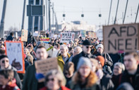 Almanya'da yüz binler aşırı sağcı AfD'ye karşı sokaklarda