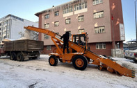 Ardahan yoğun kar yağışını kaldıramadı, kamyonlarla kent dışına çıkarılıyor