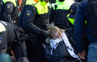 Hollanda'da yüzlerce çevreci aktivist gözaltına alındı