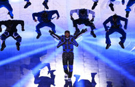 NYT yazdı: Usher devre arası şovunu Vegas partisine çevirdi