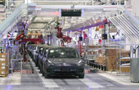 Tesla Almanya'daki dev fabrikasından 400 çalışanını işten çıkarıyor