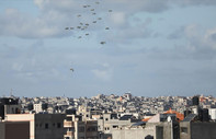 Gazze'de yardım kutuları sivillerin üzerine düştü: 5 ölü