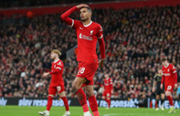 Manchester United'dan çelme: Liverpool şampiyonluk yolunda yara aldı