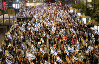 Tel Aviv'de on binlerce İsrailli yine sokakta: Netanyahu'ya istifa çağrıları sürüyor