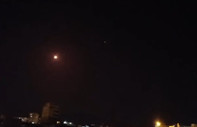 İran'ın Urumiye kenti semalarında patlamalar görüldü