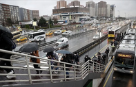 İstanbul'da sağanak yağış etkisi: Trafik yoğunluğu yüzde 63'e yükseldi