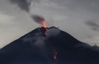 Endonezya'da bulunan Semeru Yanardağı patladı