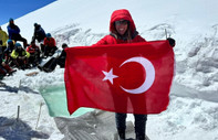 Everest'in tepesinde yüzdü: Deniz Kayadelen'den dünya rekoru