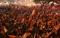 Galatasaraylılar 24. şampiyonluğu kutluyor