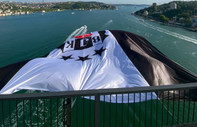 Ziraat Türkiye Kupası şampiyonu Beşiktaş'ın bayrağı İstanbul'daki iki köprüye asıldı