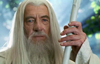 Yüzüklerin Efendisi’nin Gandalf’ı Ian McKellen sahneden düştü, hastaneye kaldırıldı